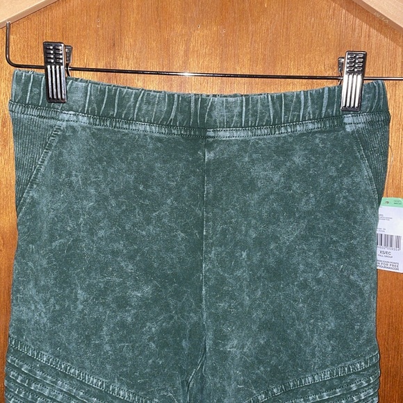 •AMP•NWT FOREST GREEN MINERAL WASH MOTO LEGGINGS SIZE XS - Picture 7 of 8